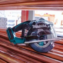 Makita 18V LXT Cordless 5-3/8 In. Metal Cutting Saw With Electric Brake & Chip Collector With Bonus 18V LXT Battery Pack 5.0Ah -Tool Discount Store makita circular saws xsc03z bl1850b 40 1000