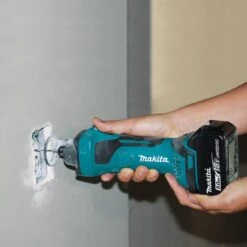 Makita 18-Volt LXT Lithium-Ion Cordless Cut-Out Tool Kit, 5.0 Ah With Bonus 18-Volt LXT Lithium-Ion Battery Pack 5.0Ah -Tool Discount Store makita specialty power tools xoc01t bl1850b 31 1000