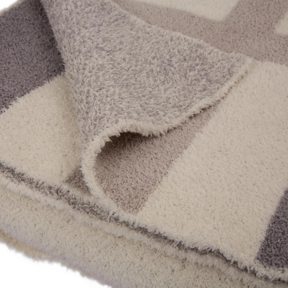 Glitzhome 60 In. L X 50 In. W, 1050g Knitted Polyester Geometric Pattern Feather Yarn Throw Blanket 7 Glitzhome 60 In. L X 50 In. W, 1050g Knitted Polyester Geometric Pattern Feather Yarn Throw Blanket - Image 5